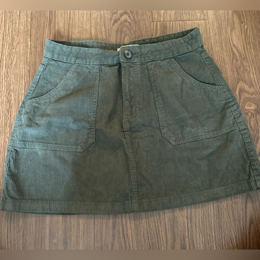 Denim & Co olive green corduroy cargo mini skirt